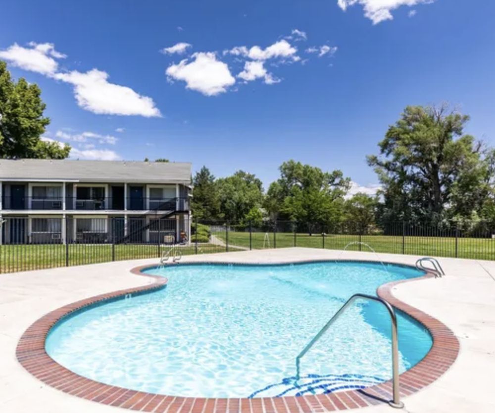 SHORELINE PLAZA APARTMENTS Updated September 2024 17 Reviews 2500