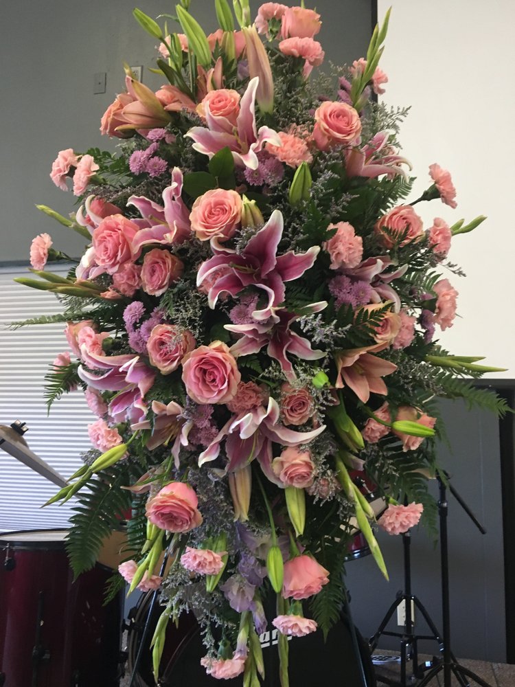 KEL’S FLOWERS & GIFTS Updated September 2024 18 Photos & 10 Reviews