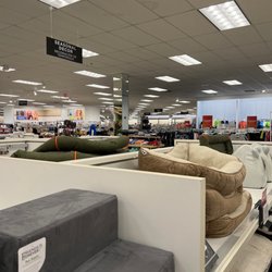 Kohl's - Dog toys and accessories are 40% off!