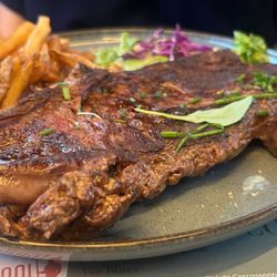 La Cantine du Saint Roch - Ribeye with fries and salad
