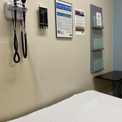 SSM Health Urgent Care St. Charles - Patient room