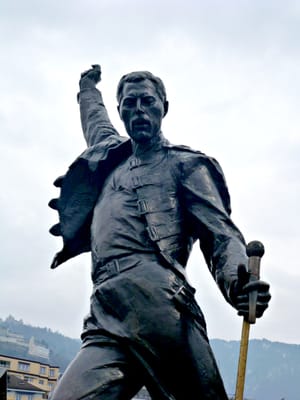 Statue de Freddie Mercury by null