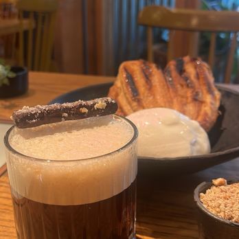 Cara De Vaca - Dessert: Carajillo + vanilla ice cream with pastry - Dive Bars Near Me - San Pedro Garza García, NLE