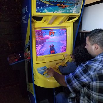 D'boni's Pizza - Enjoying a lil arcade time after eating - Pizza Near Me - Escalon, California