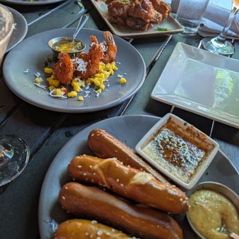 Wine Dive + Kitchen - Lawrence - Happy hour - New American Near Me - Lawrence, Kansas