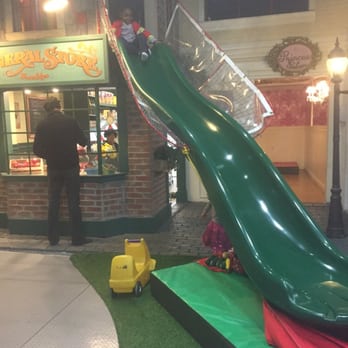 Twinkle Playspace - The huge slide over the variety store. There are huge bean bag like pillows at the end that the kids love to catapult on. - Recreation Centers Near Me - Brooklyn, New York