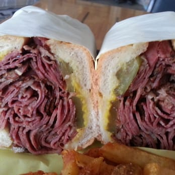 Daglas Drive In - PASTRAMI - Burgers Near Me - Winnetka, California