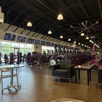 Planet Fitness - Big cardio section - Gyms Near Me - Yukon, Oklahoma Planet Fitness - Big cardio section - Gyms Near Me - Yukon, Oklahoma
