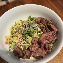 steak ramen salad
