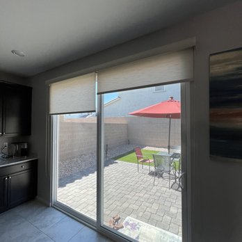 Mrs Blind's - Roller shades - Shades & Blinds Near Me Mrs Blind's - Roller shades - Shades & Blinds Near Me