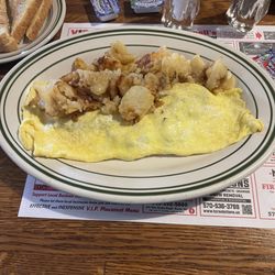 McDonnell's Restaurant - Bacon and cheese omelette with homefries