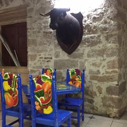 Tortas y Jugos el Mago - Bull on wall :)