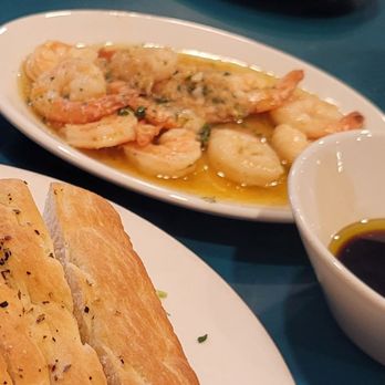Anton's Pasta Bar - Gamberi - prawns. 10 mid-size prawns. The garlic sauce is great. The $18 price tag is not. - Italian Near Me - Burnaby, British Columbia