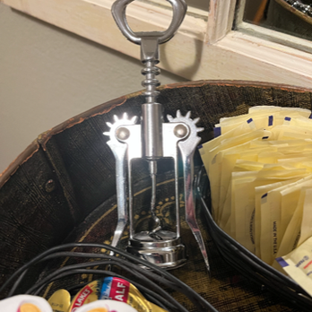 Aurora Park Cottages - They even include a corkscrew for when you bring back your new bottle of wine! - Hotels Near Me - Calistoga, California