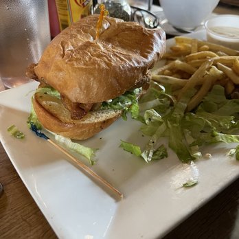 Cafe Dantorels - Cheeseburger - Cafes Near Me - Sacramento, California