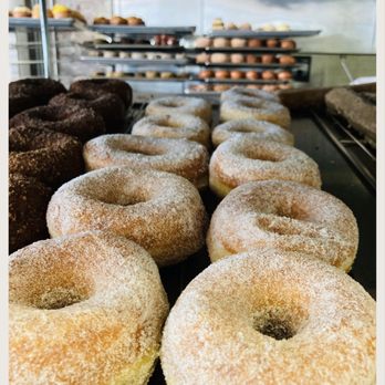 The Donut Man - Sugar Donuts. They will surely get your insulin jacked up. lol. - Donuts Near Me - Los Angeles, California