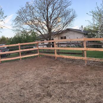 Cool Working Hands - Custom fencing building at at affordable price. - Handyman Near Me