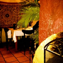 Raj on Taj - A glimpse of the cosy indoor setting.