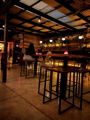 Swan Bar by null