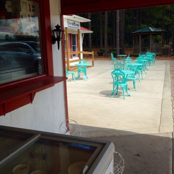 Ben's Icecream - Tables and take out freezer - Ice Cream & Frozen Yogurt Near Me - Eagle Springs, North Carolina