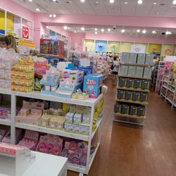 Miniso - Miniso, Hanes Mall, Winston-Salem