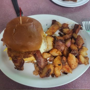 Pete's Place - Breakfast on bun - Breakfast & Brunch Near Me - Greenacres, Florida
