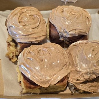 Daisies Sweet Treats - Cinnamon rolls - Bakeries Near Me - West Bend, Wisconsin