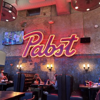 On Tap - Gastropubs Near Me - Milwaukee, Wisconsin