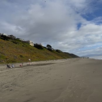 Sunset State Beach - Cell signal from beach: * Verizon: 2-bars LTE, 4.6-mbps down / 4.3-mbps up * T-Mobile: 3-bars 5G, 672.0-mbps down / 19.5-mbps up - Beaches Near Me - Watsonville, California
