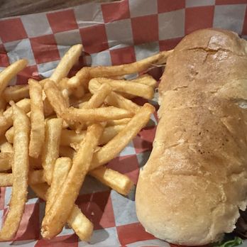 Red Horse Tavern - Cheesesteak - Pubs Near Me - Middleburg, Virginia