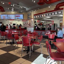 Freddy's Frozen Custard & Steakburgers - Restaurant interior.