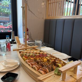 Sushi Loop - Sushi boat - Sushi Bars Near Me - Chicago, Illinois