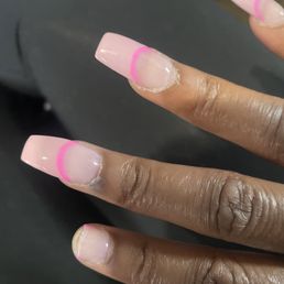 DO NOT GET YOUR NAILS DONE HERE