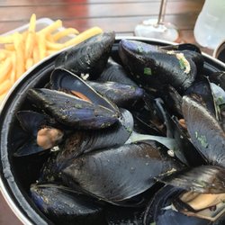Les pieds dans l'eau - Moules marinière 12,50