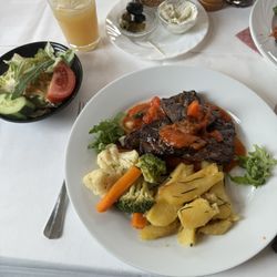 Rossini II - Gericht mit Salat
