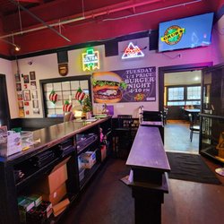 Grub's Bar & Grille - Dining Area