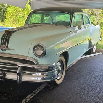 Augusta Winery - More vintage cars - Wine Tasting Room Near Me - Augusta, Missouri