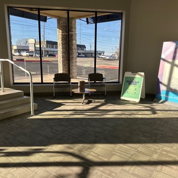 Quik Print - Small seating area to wait - Printing Services Near Me - Tulsa, Oklahoma