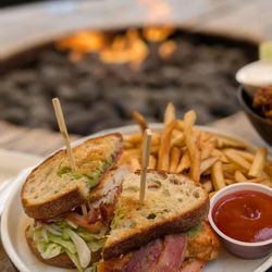 Black's Pub - Grilled chicken sandwich
