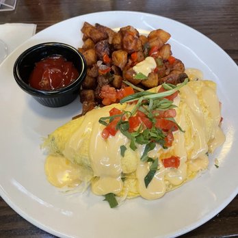 Thirsty Lion - Spinach & feta omelet with Yukon potatos - American Near Me - Euless, Texas