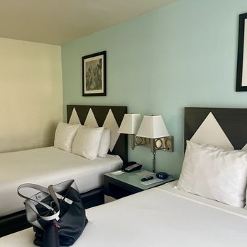 Kings Inn San Diego - Beds - San Diego, CA