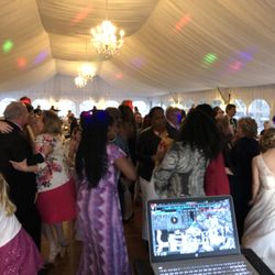 SONUS Entertainment - Full dance floor right from the first song!