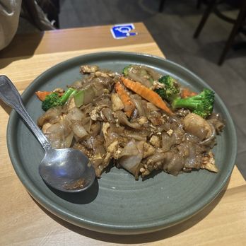 KIIN Thai Eatery - Pad See Ew - Thai Near Me - Burbank, California KIIN Thai Eatery - Pad See Ew - Thai Near Me - Burbank, California