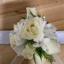 Isabel Florist - White Corsage - A white corsage for prom and weddings! Corsage colors and ribbon can be changed upon request.