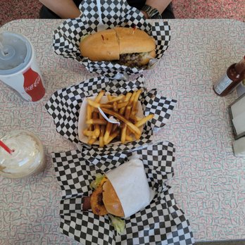 Beeps Fast Food - Full Table - Fast Food Near Me - Van Nuys, California Beeps Fast Food - Full Table - Fast Food Near Me - Van Nuys, California