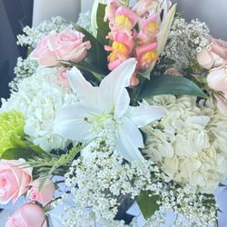 Ward's Florist And Greenhouse - Custom arrangement