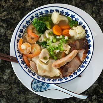 Viewpoint Restaurant & Lounge - Wor Wonton Soup
Shrimp, chicken, Asian BBQ port, mixed vegetables & wontons. - Airport Lounges Near Me - Grande Prairie, Alberta