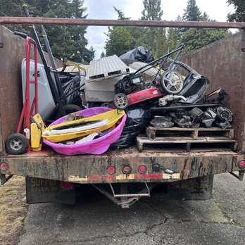 Junk Removal Services - Everything it's on the truck - Junk Removal & Hauling Near Me Junk Removal Services - Everything it's on the truck - Junk Removal & Hauling Near Me