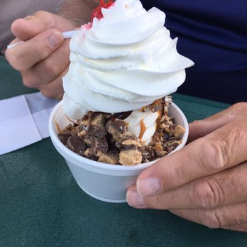 Zem's Ice Cream - Erick sundae - Ice Cream & Frozen Yogurt Near Me - Canastota, New York