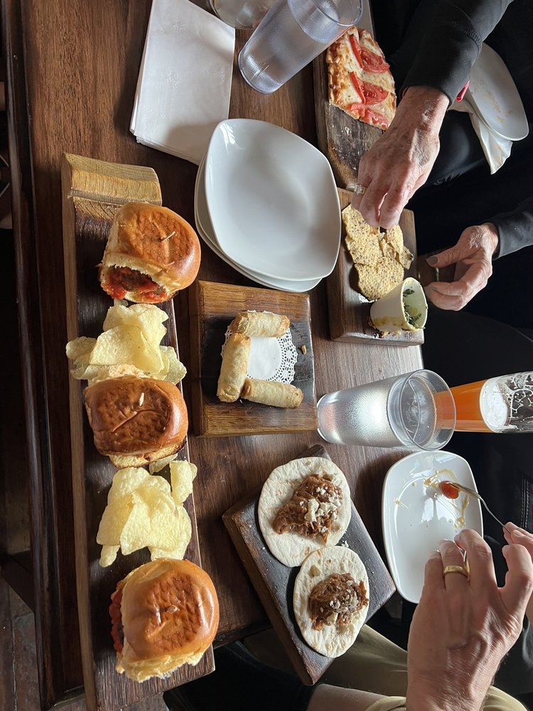 Social spots from Cave A' Vin